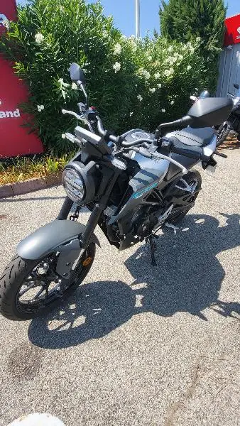 CB 125  R