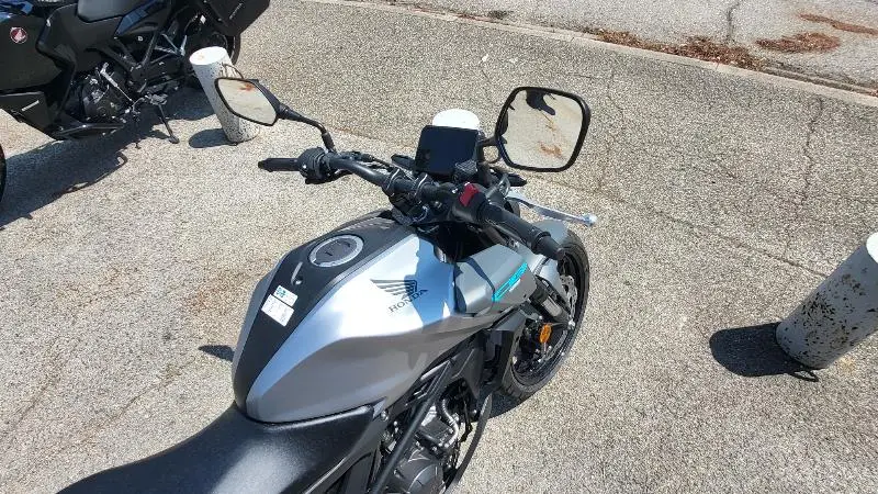 CB 125  R