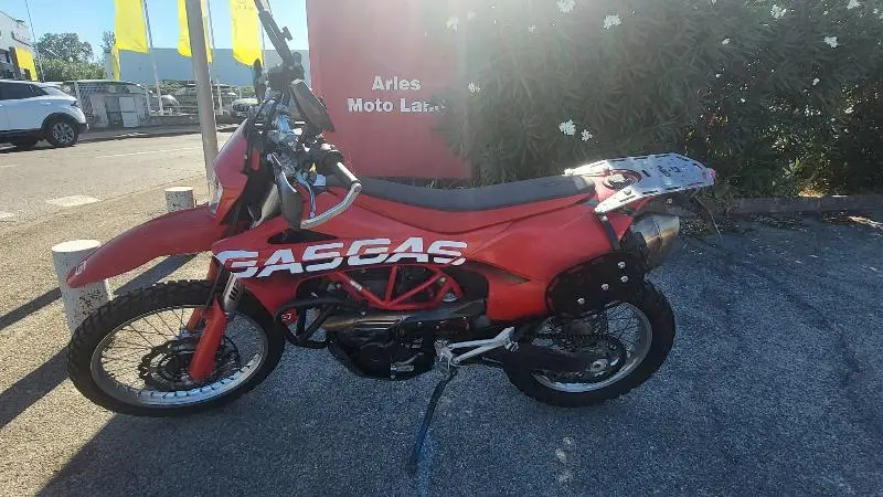 ES 700