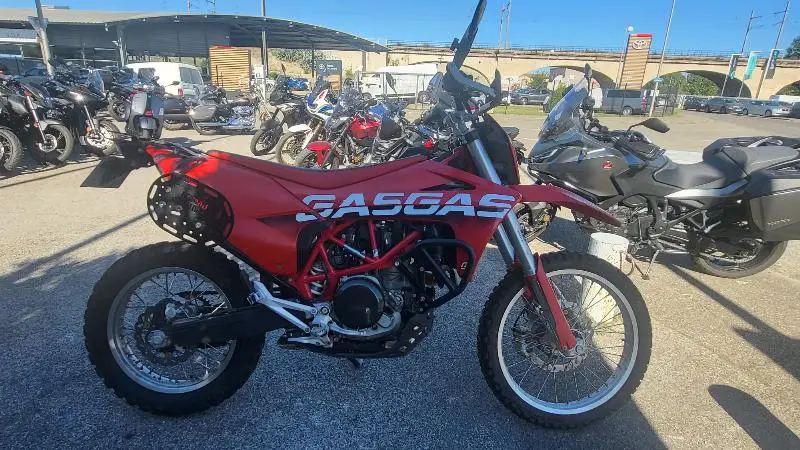 ES 700