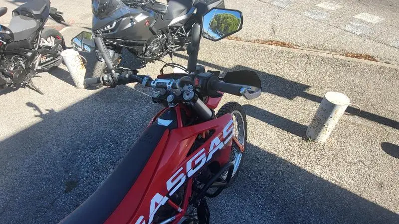 ES 700