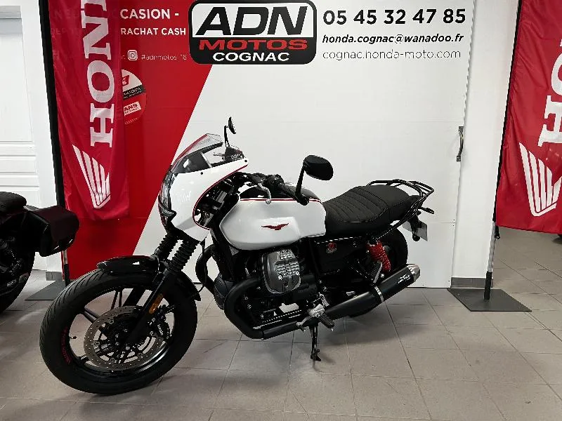 V7 III STONE 750