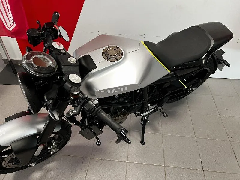 701 VITPILEN