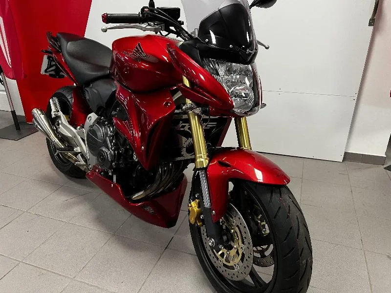 HORNET 600