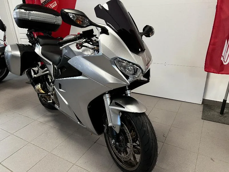 VFR 800 F