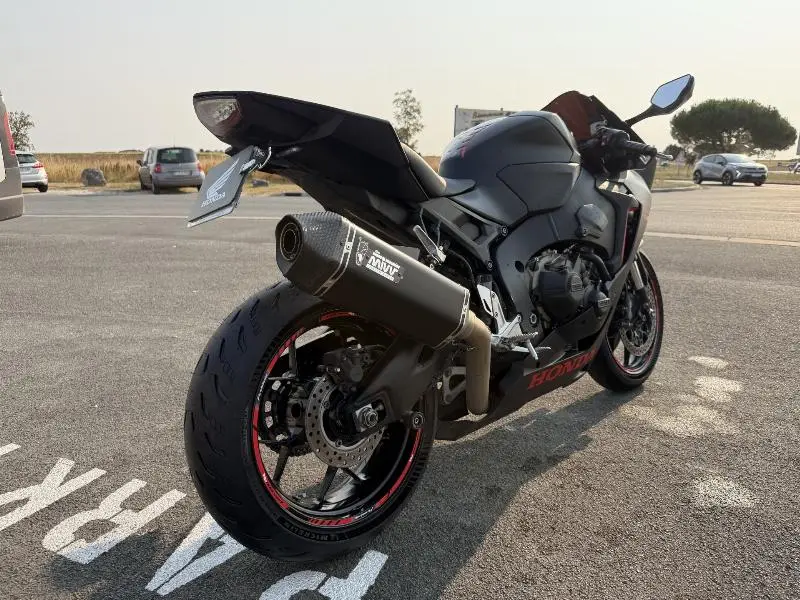 CBR 1000 FIREBLADE