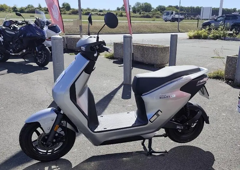 EM1 e