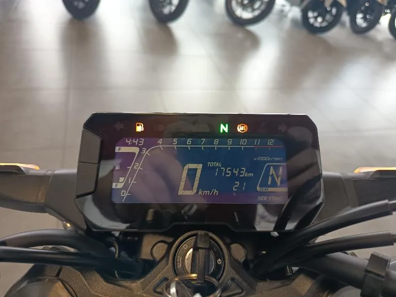 CB 125  R
