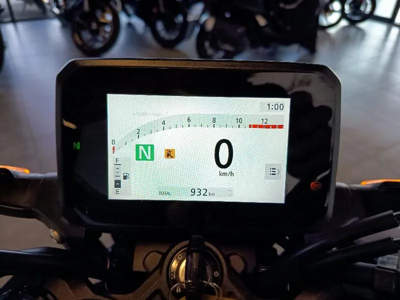 CB 125  R