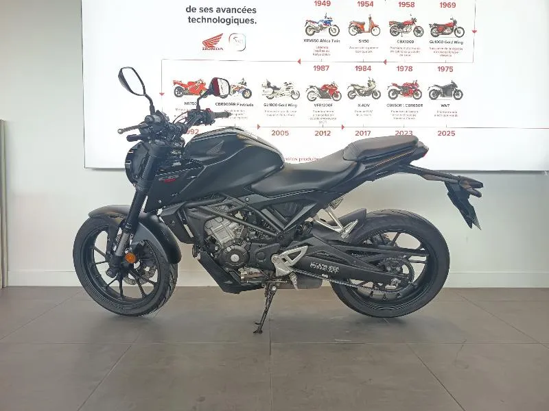 CB 125  R