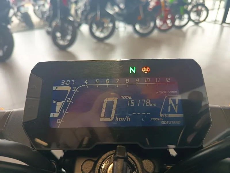 CB 125  R