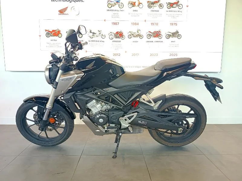 CB 125  R