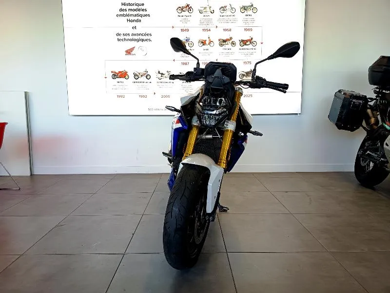 F 900 R
