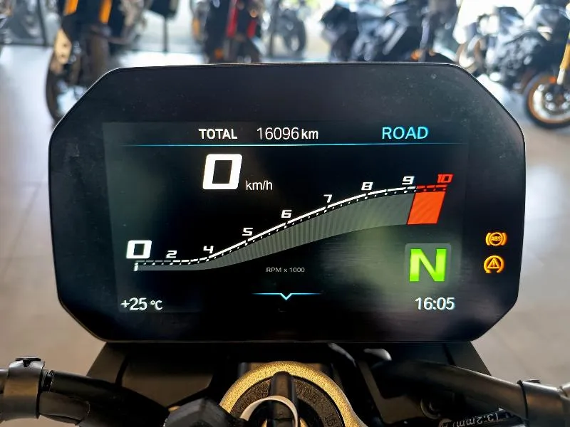 F 900 R
