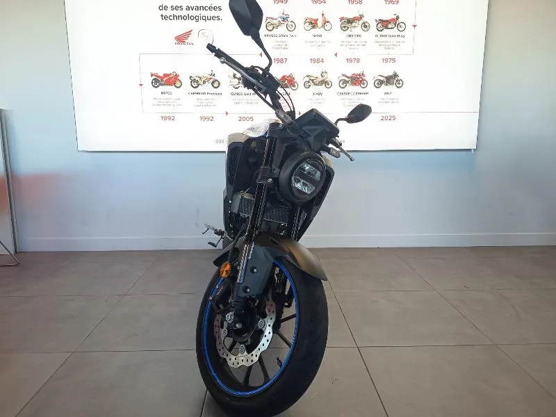 CB 125  R