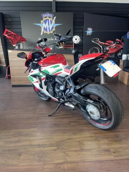 F3 800