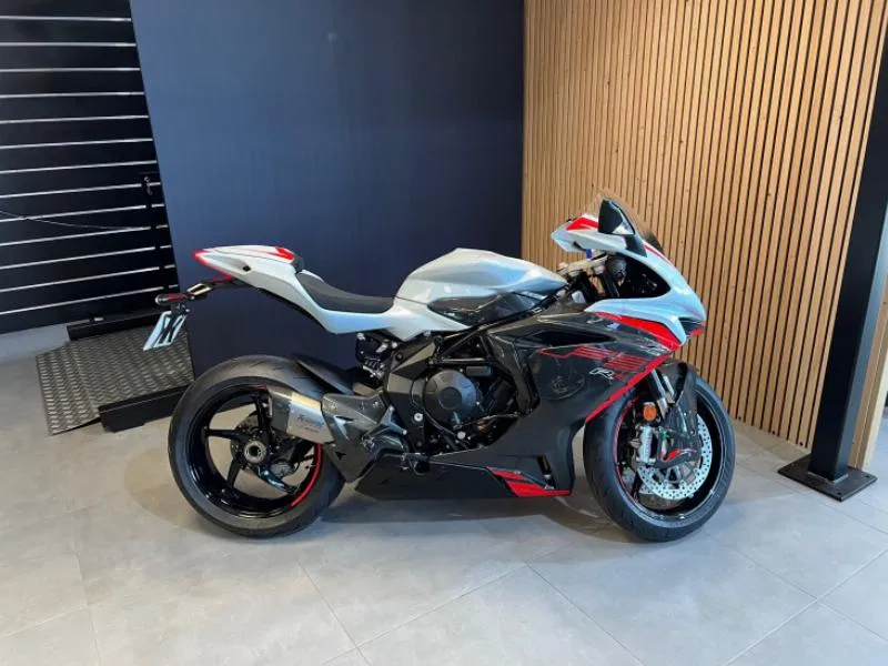 F3 800