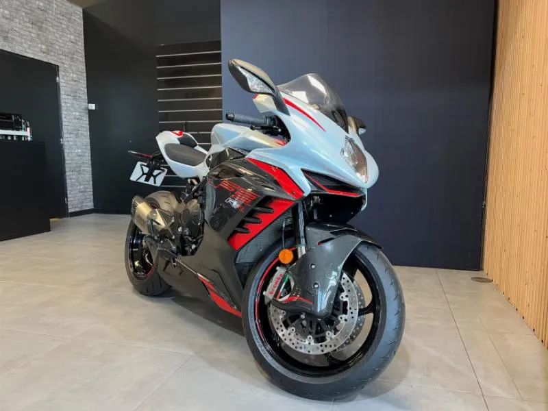 F3 800