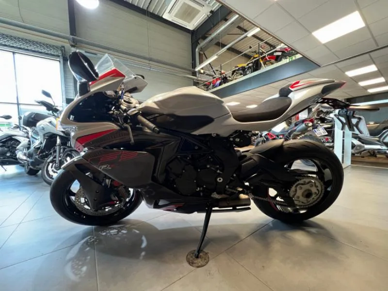 F3 800
