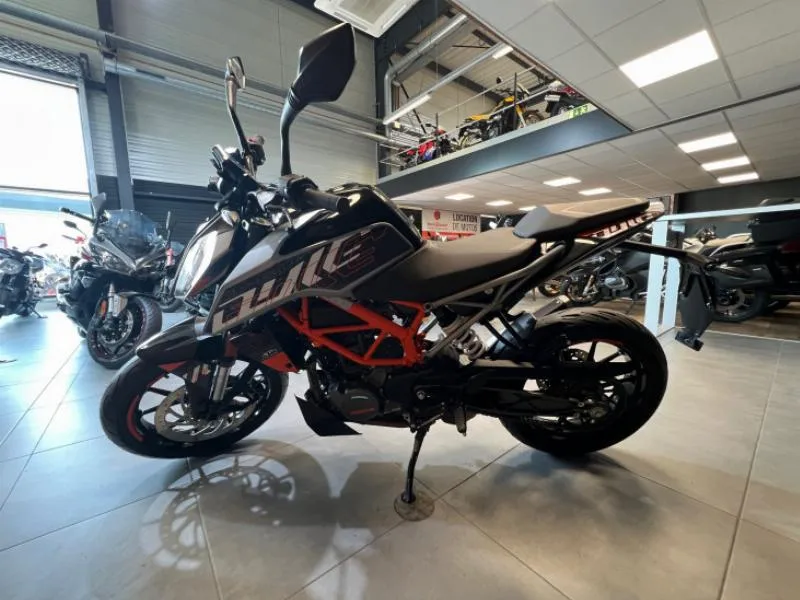 125 DUKE ABS