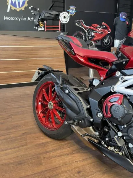 BRUTALE 800 EAS