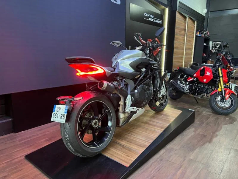 BRUTALE R 1000