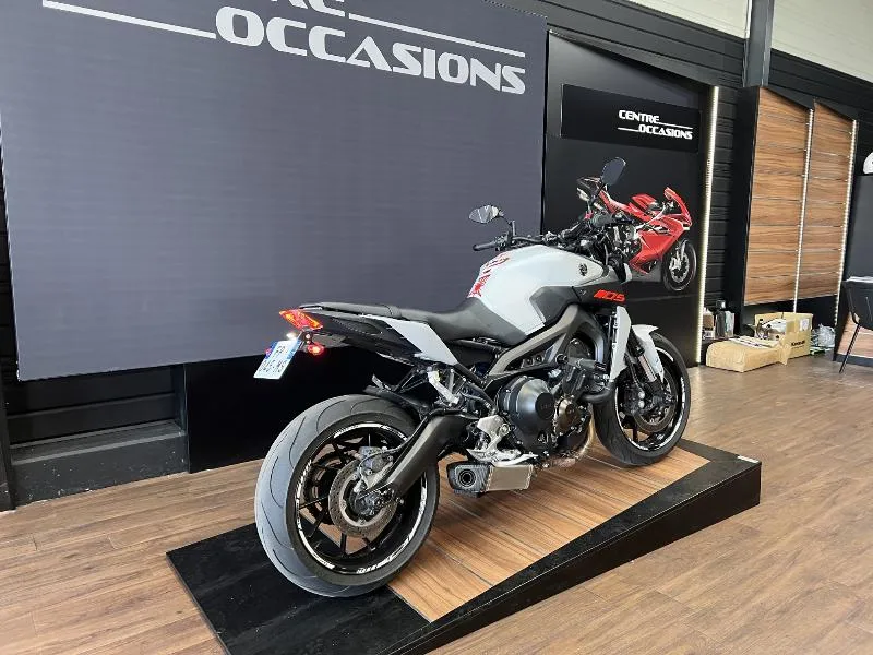 MT09