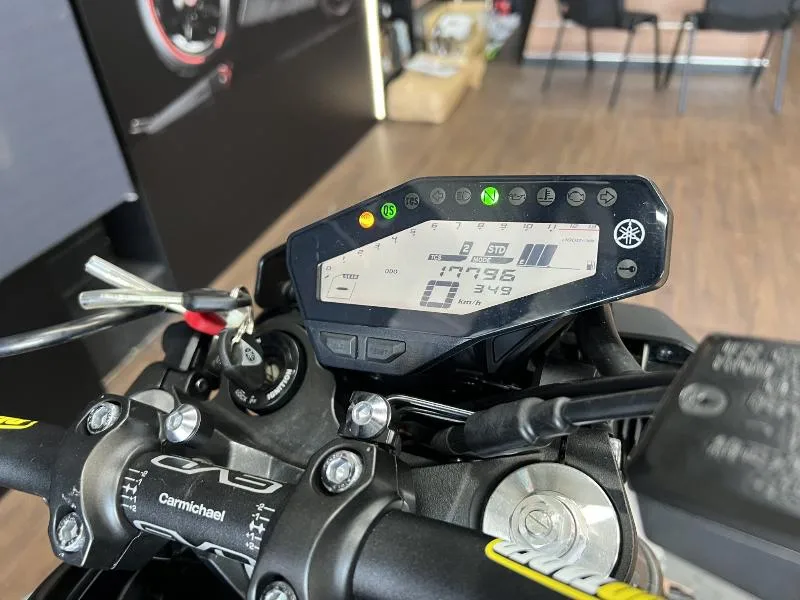 MT09
