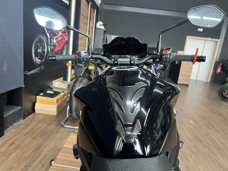 GSXS 750