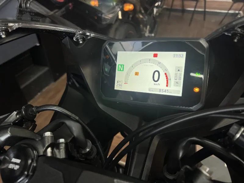 CBR 650  R