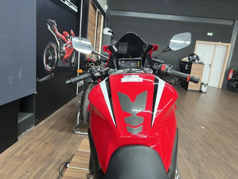 CBR 650  R