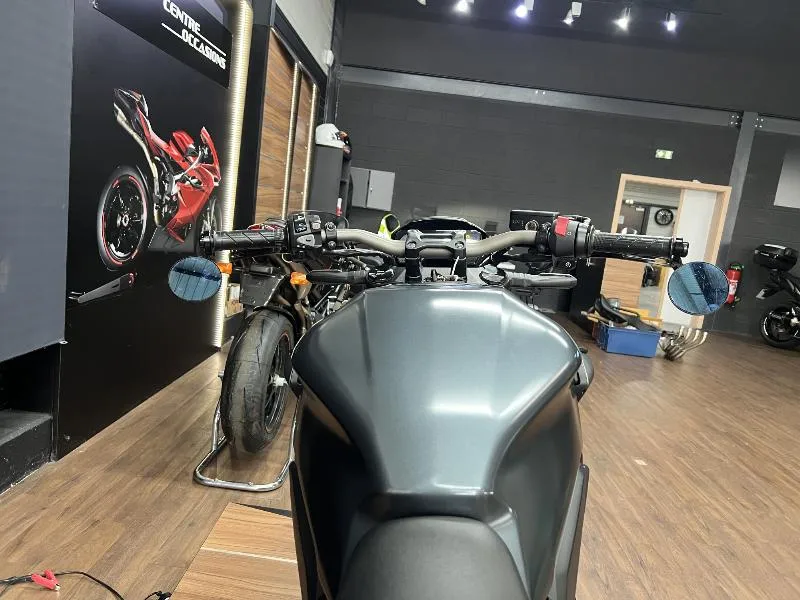 CB 650 R