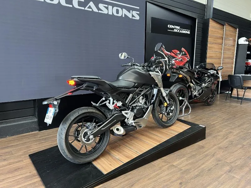 CB 125  R
