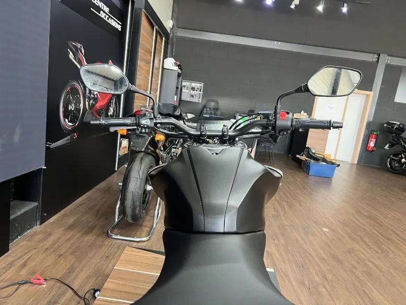 CB 125  R
