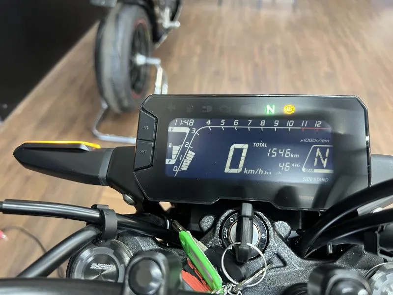 CB 125  R