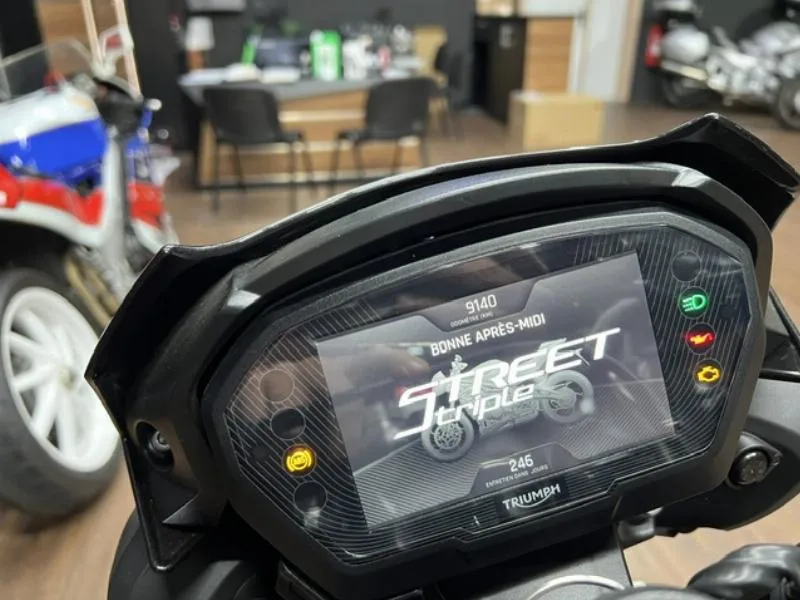 STREET TRIPLE 765 RS