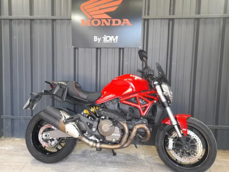 MONSTER 821