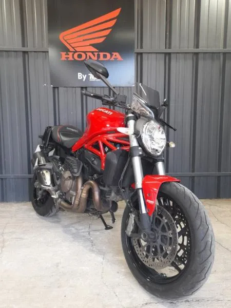 MONSTER 821