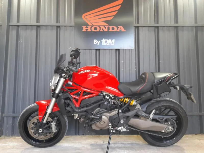 MONSTER 821