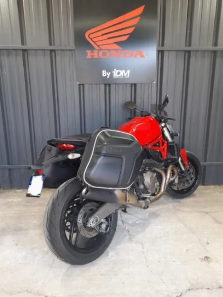 MONSTER 821
