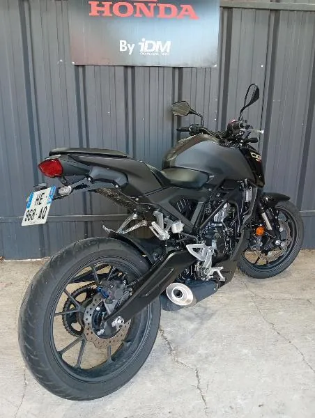 CB 125  R