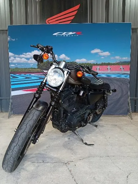 SPORTSTER IRON 883