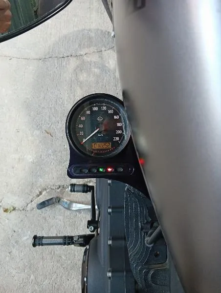 SPORTSTER IRON 883