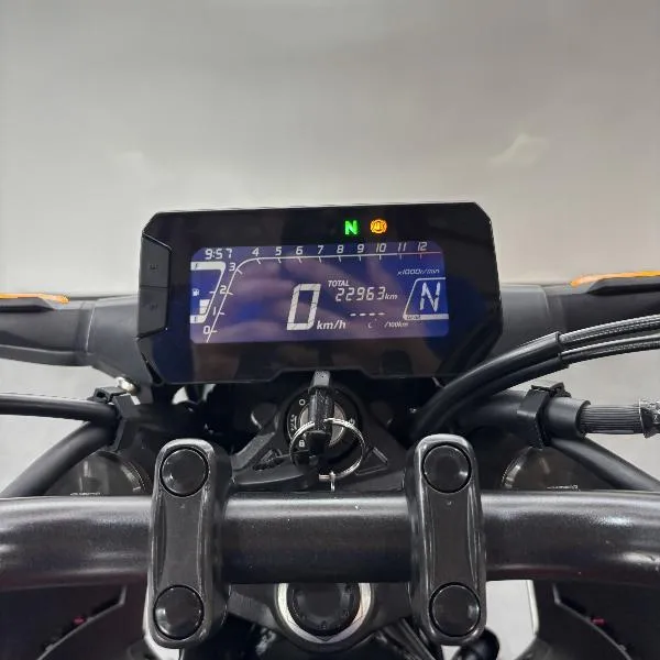 CB 125  R