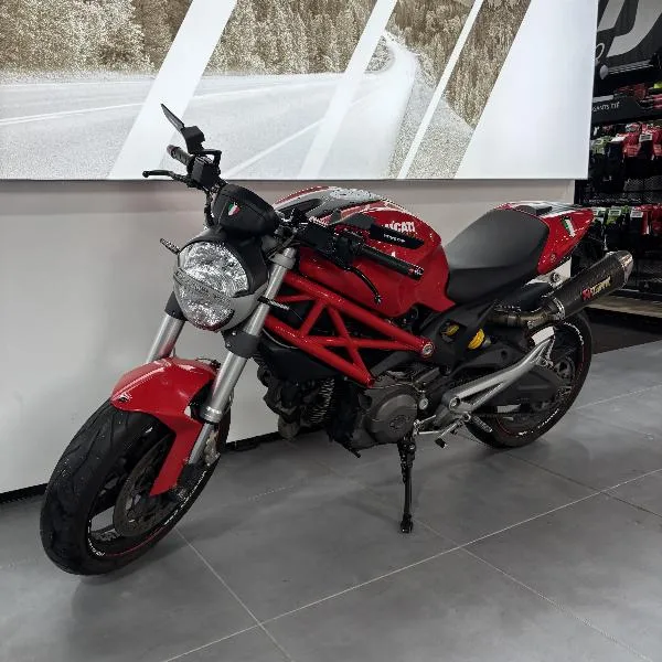 MONSTER 696