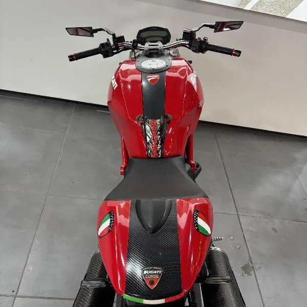 MONSTER 696