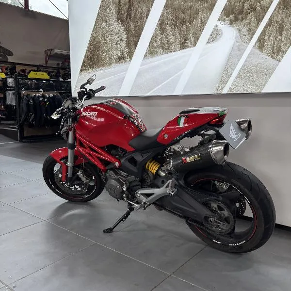 MONSTER 696