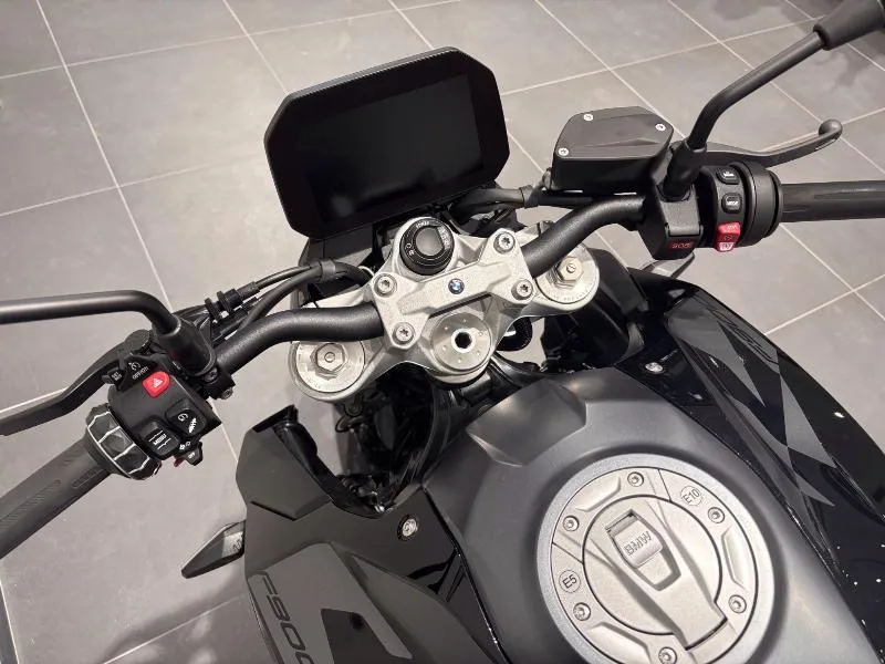 F 900 R