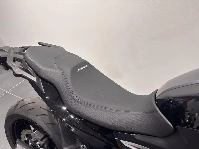 F 900 R