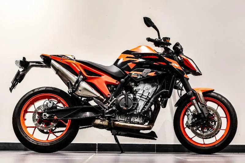 890 DUKE GP